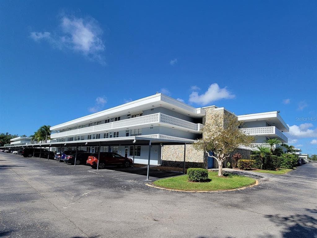 4880 LOCUST ST. NE UNIT 136 ST PETERSBURG, FL 33703