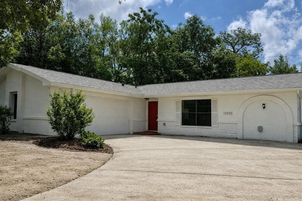 11189 LINDEN DRIVE