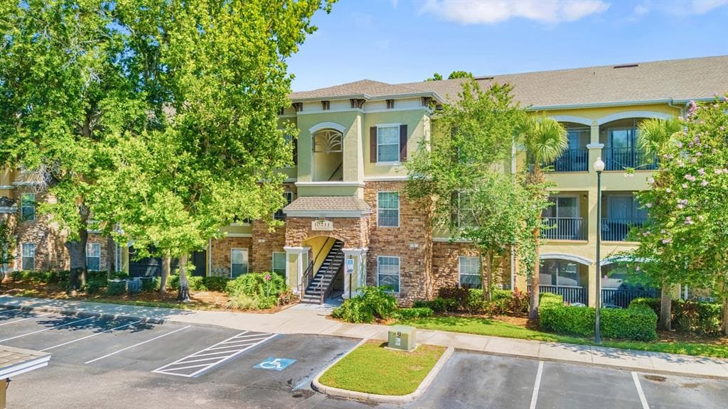 10211 COURTNEY PALMS UNIT 303