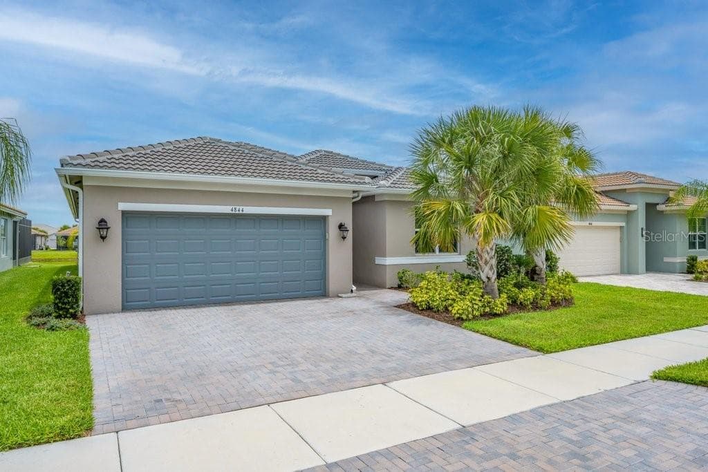 4844 AVILA LAKES DRIVE WIMAUMA, FL 33598