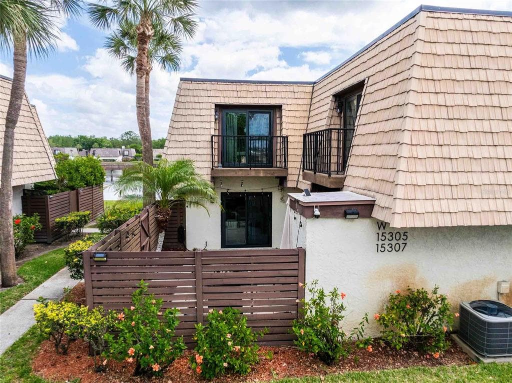 15307 W POND WOODS DRIVE UNIT 301 TAMPA, FL 33618