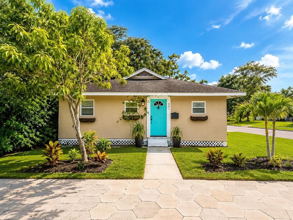 201 35TH STREET S ST PETERSBURG, FL 33711