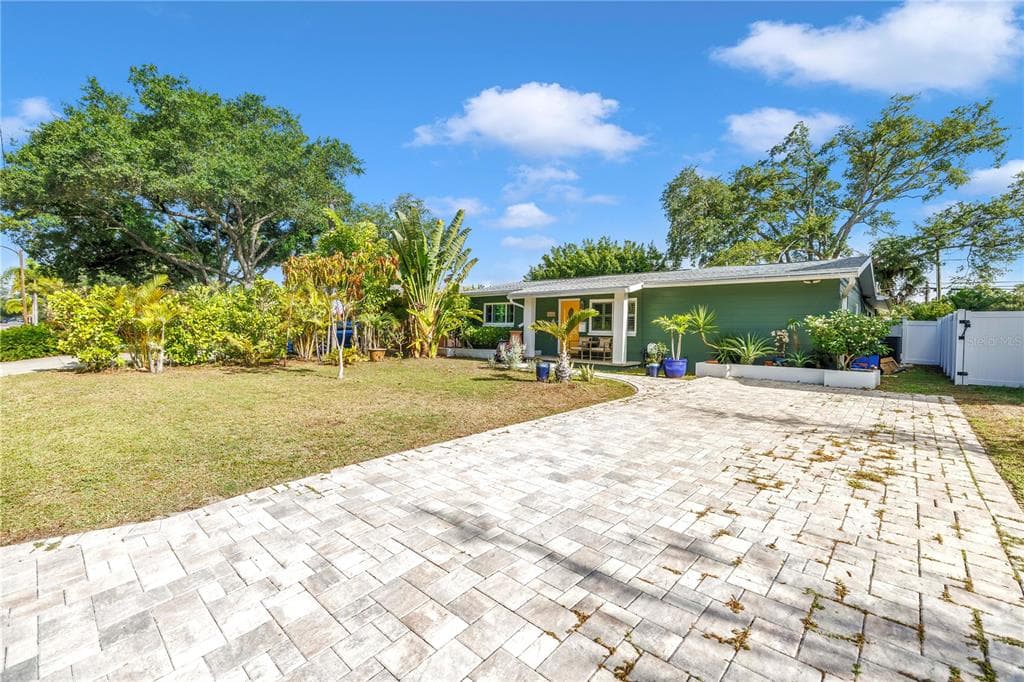 263 42ND AVENUE NE ST PETERSBURG, FL 33703
