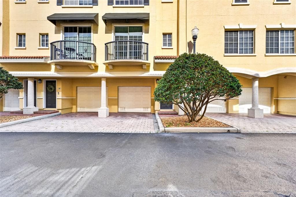 105 BRADFORD BEACH COURT TAMPA, FL 33609