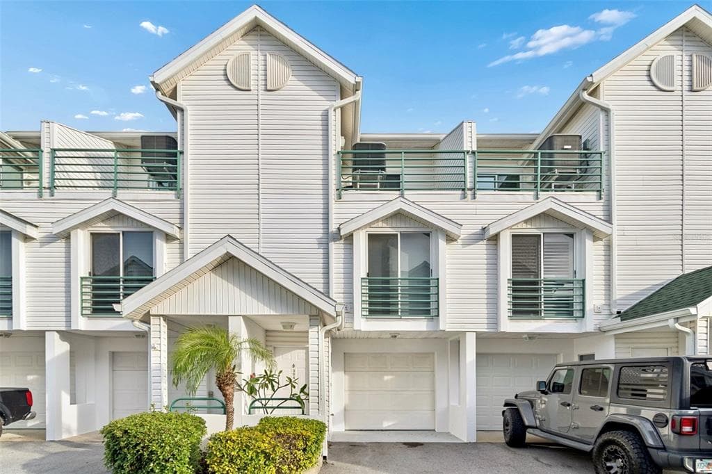 320 ISLAND WAY UNIT 304