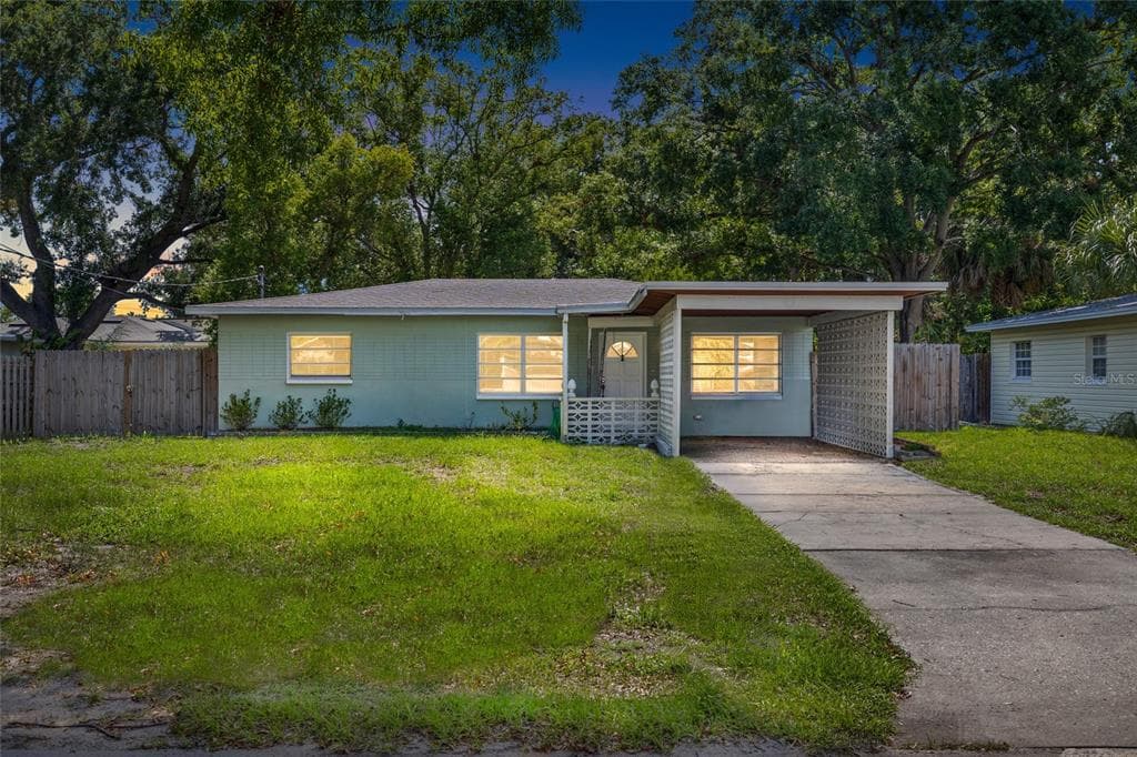 206 N GUNLOCK AVENUE TAMPA, FL 33609