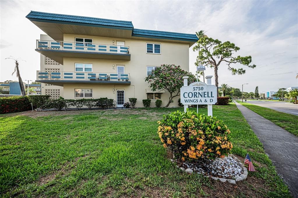 5750 80TH STREET N UNIT D101 ST PETERSBURG, FL 33709