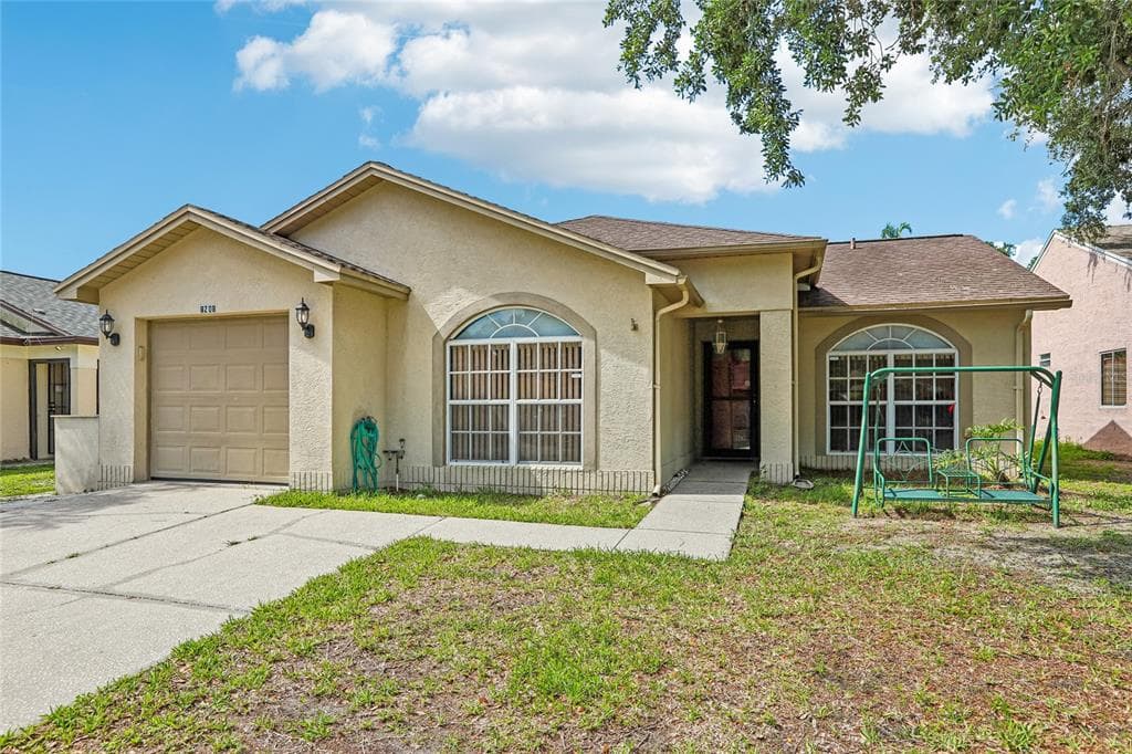 8208 RIVERBOAT DRIVE TAMPA, FL 33637