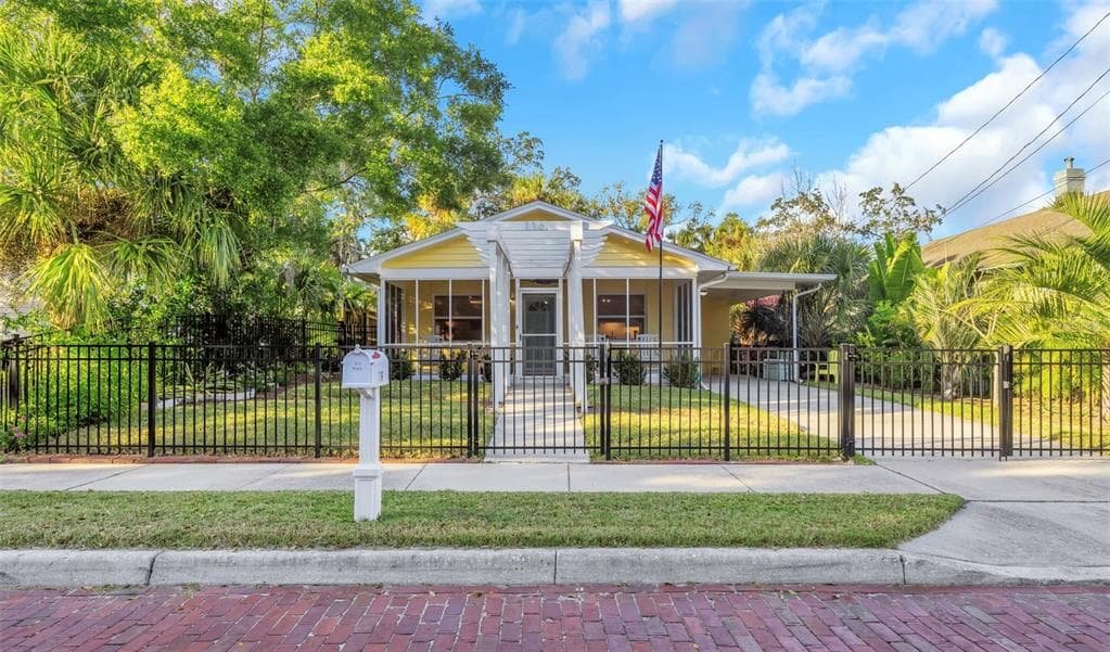 116 READ STREET TARPON SPRINGS, FL 34689