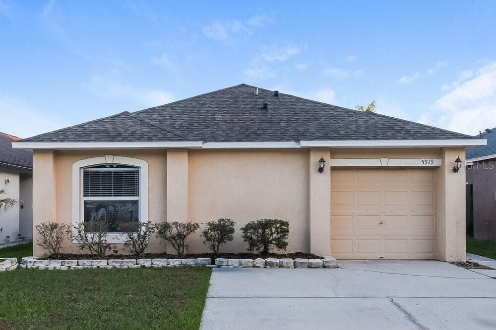 5919 LAKE FRONT DRIVE WESLEY CHAPEL, FL 33545
