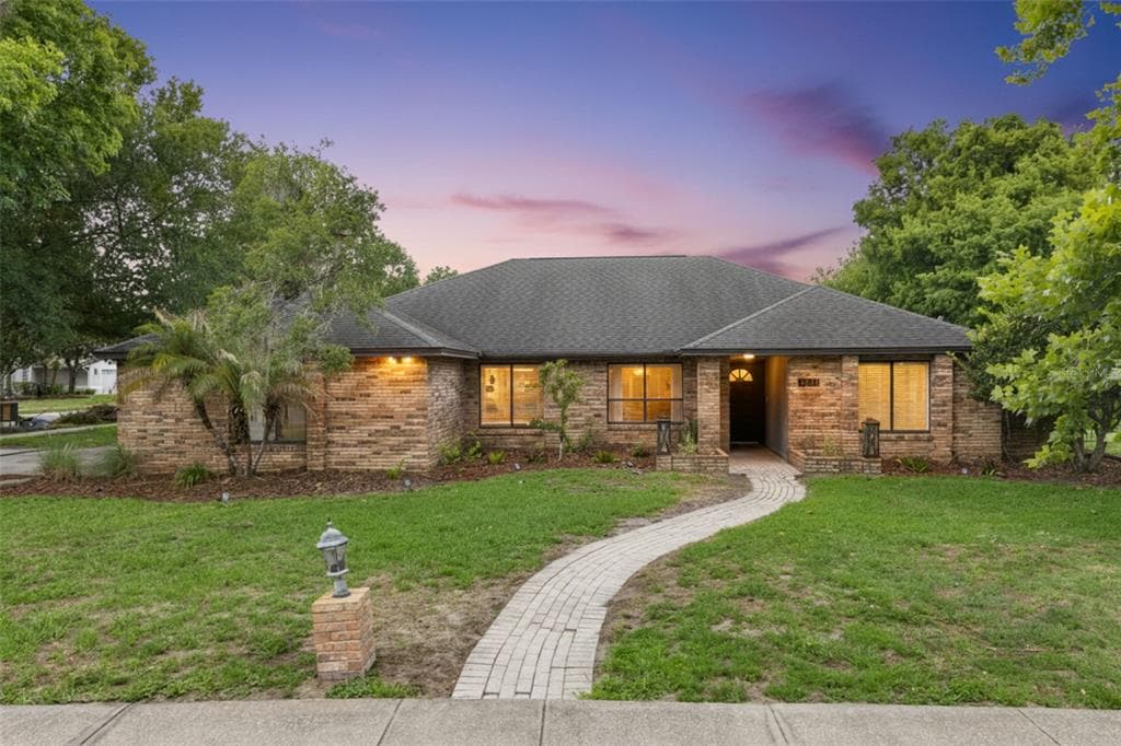 8617 AMBER OAK COURT ORLANDO, FL 32817