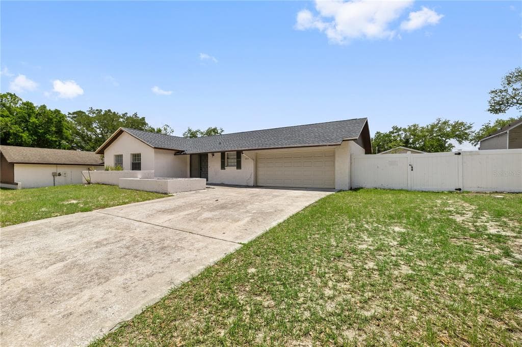 8517 RENALD BOULEVARD TAMPA, FL 33637