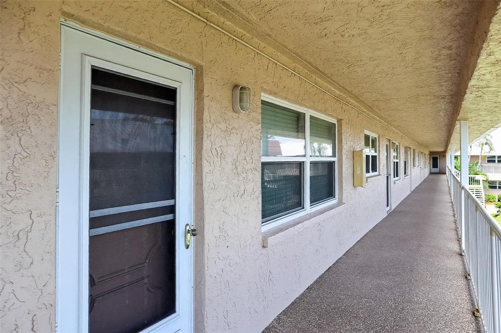 10038 62ND TERRACE N UNIT 15 ST PETERSBURG, FL 33708