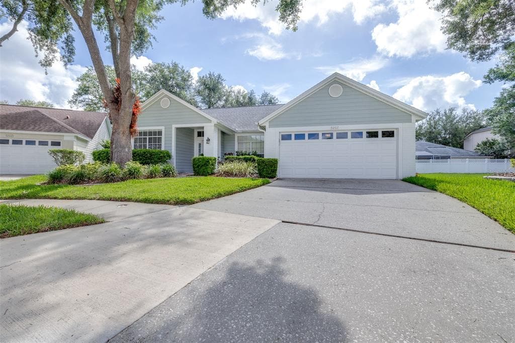 9207 FESTIVAL COURT TAMPA, FL 33647