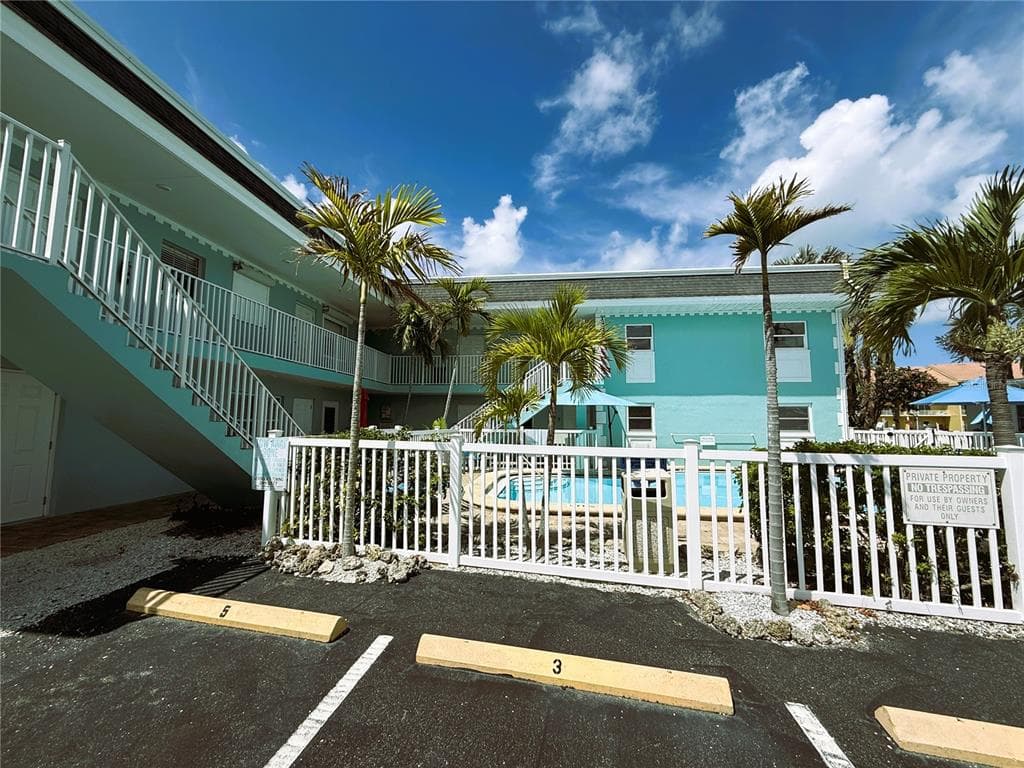 11440 1ST STREET E UNIT 2 TREASURE ISLAND, FL 33706