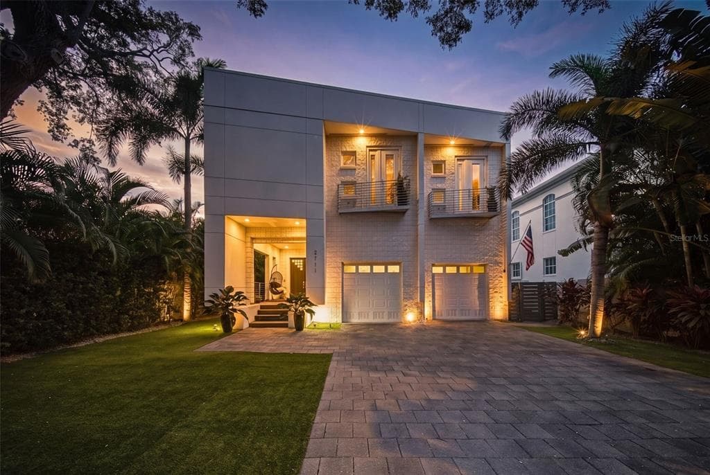 2711 W TRILBY AVENUE TAMPA, FL 33611