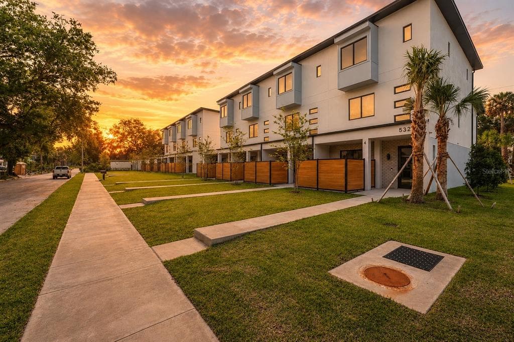 532 W PLAZA PLACE UNIT 3