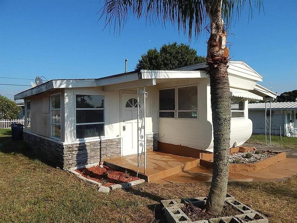 1846 HOYLE DRIVE HOLIDAY, FL 34691