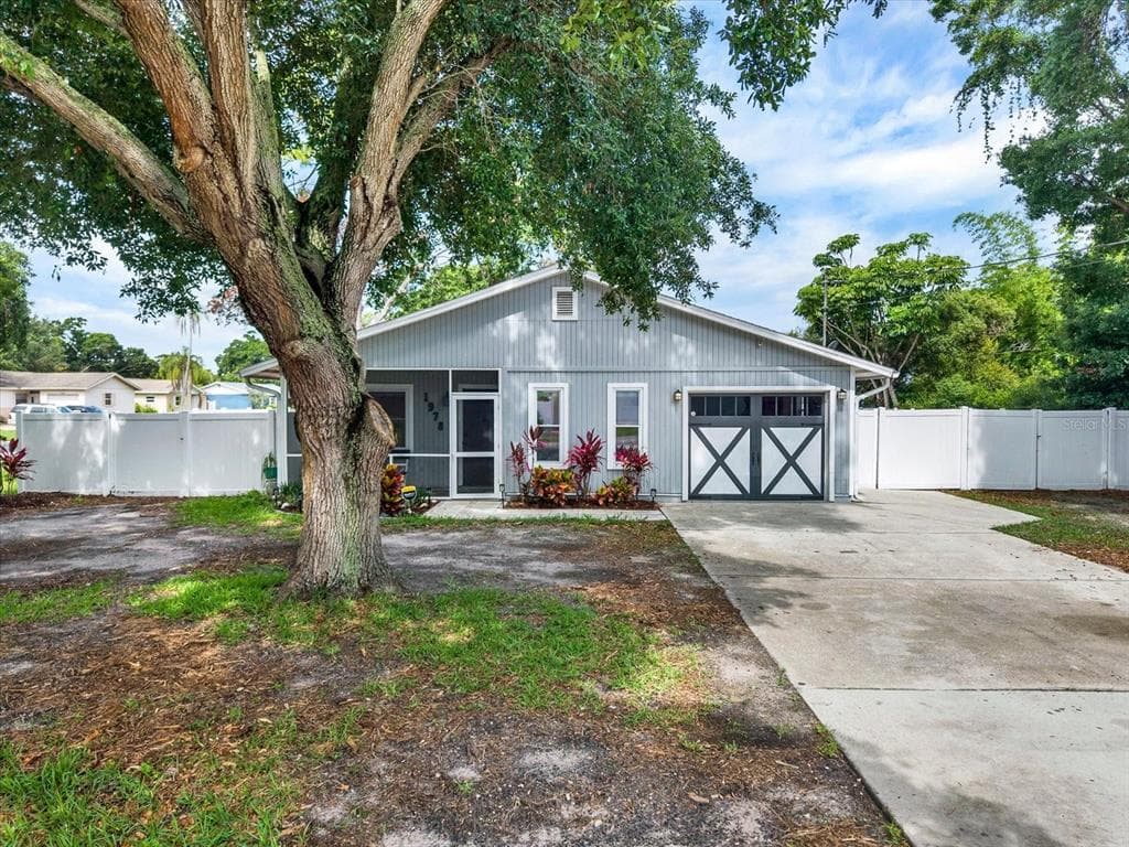 1978 DIX STREET LARGO, FL 33774