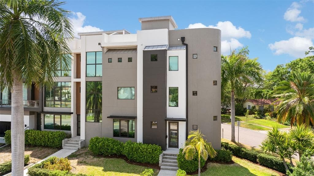92 W DAVIS BOULEVARD TAMPA, FL 33606