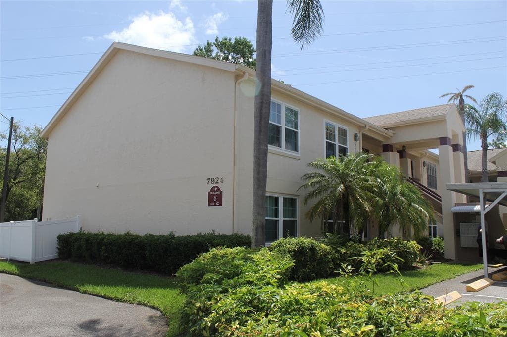 7924 HARDWICK DRIVE UNIT 617