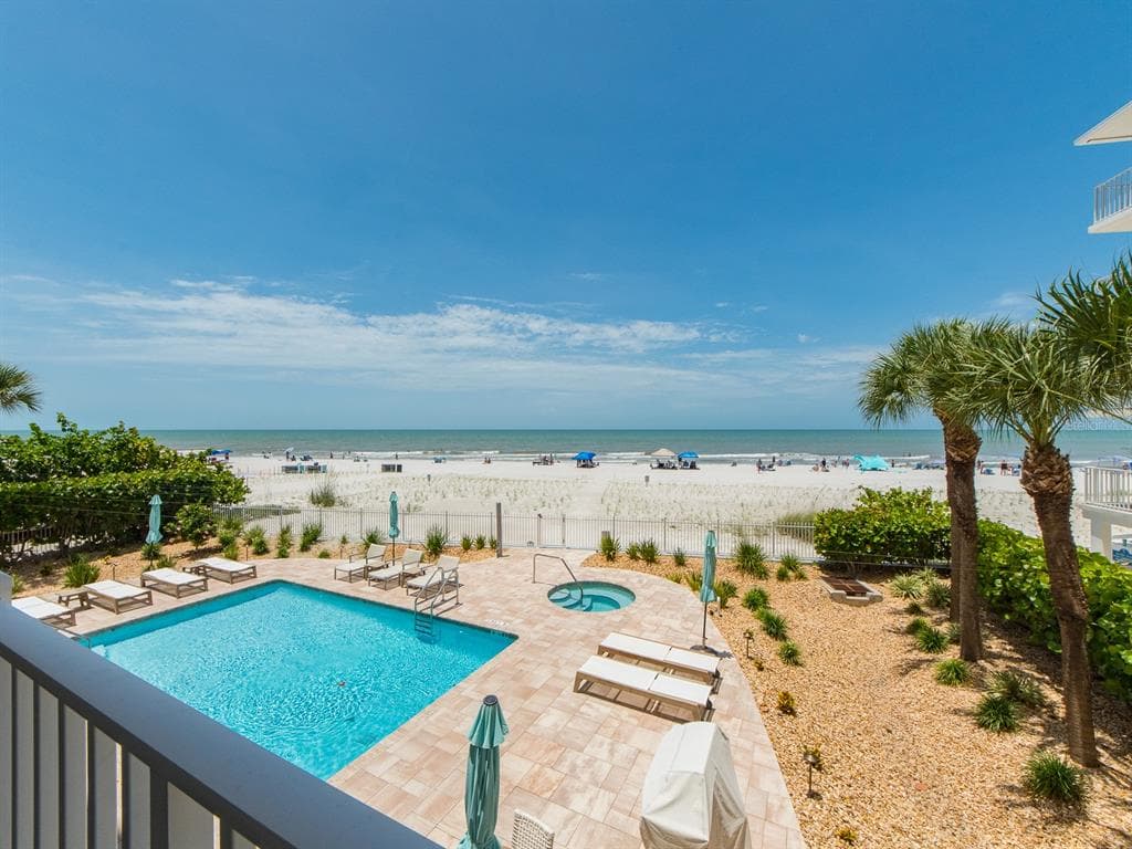 19600 GULF BOULEVARD UNIT 102