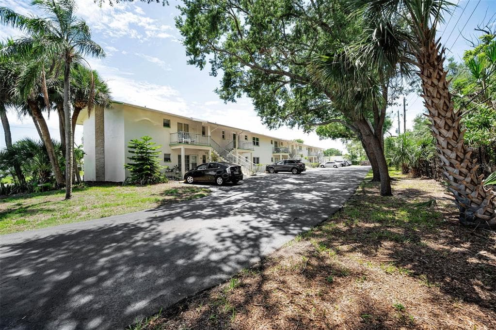 8301 BARDMOOR BOULEVARD UNIT 109 SEMINOLE, FL 33777