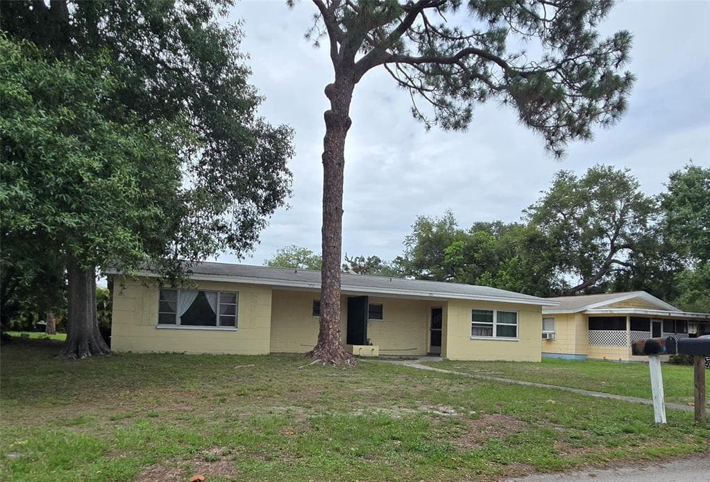 5715 21ST AVENUE S GULFPORT, FL 33707