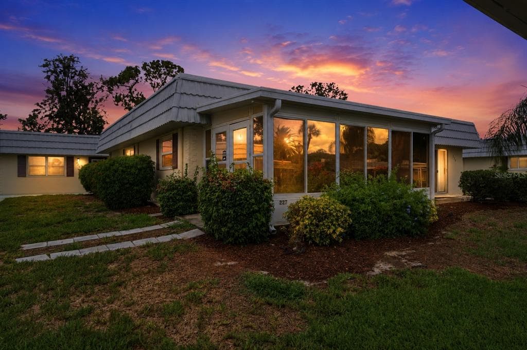 1801 BEDFORD TERRACE UNIT 227 SUN CITY CENTER, FL 33573
