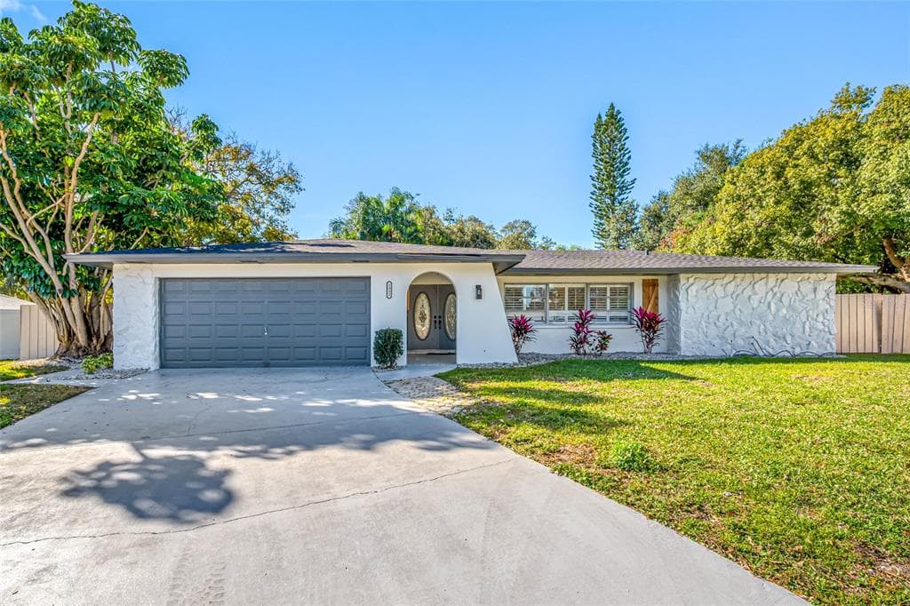 1932 ORO COURT CLEARWATER, FL 33764