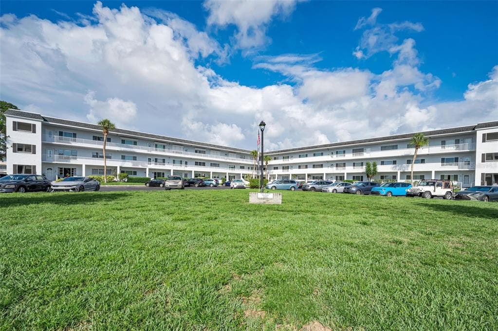 2001 WORLD PARKWAY BOULEVARD UNIT 39 CLEARWATER, FL 33763