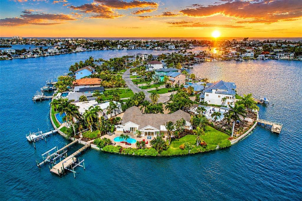 495 HARBOR DRIVE S INDIAN ROCKS BEACH, FL 33785