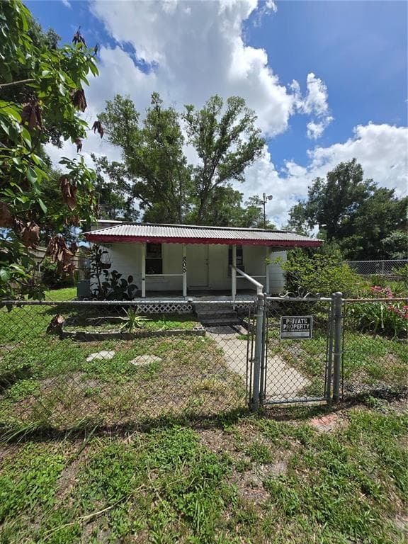 805 E SKAGWAY AVENUE TAMPA, FL 33604