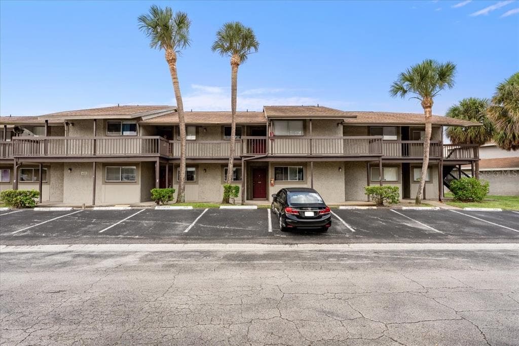 6332 NEWTOWN CIRCLE UNIT 32B5 TAMPA, FL 33615