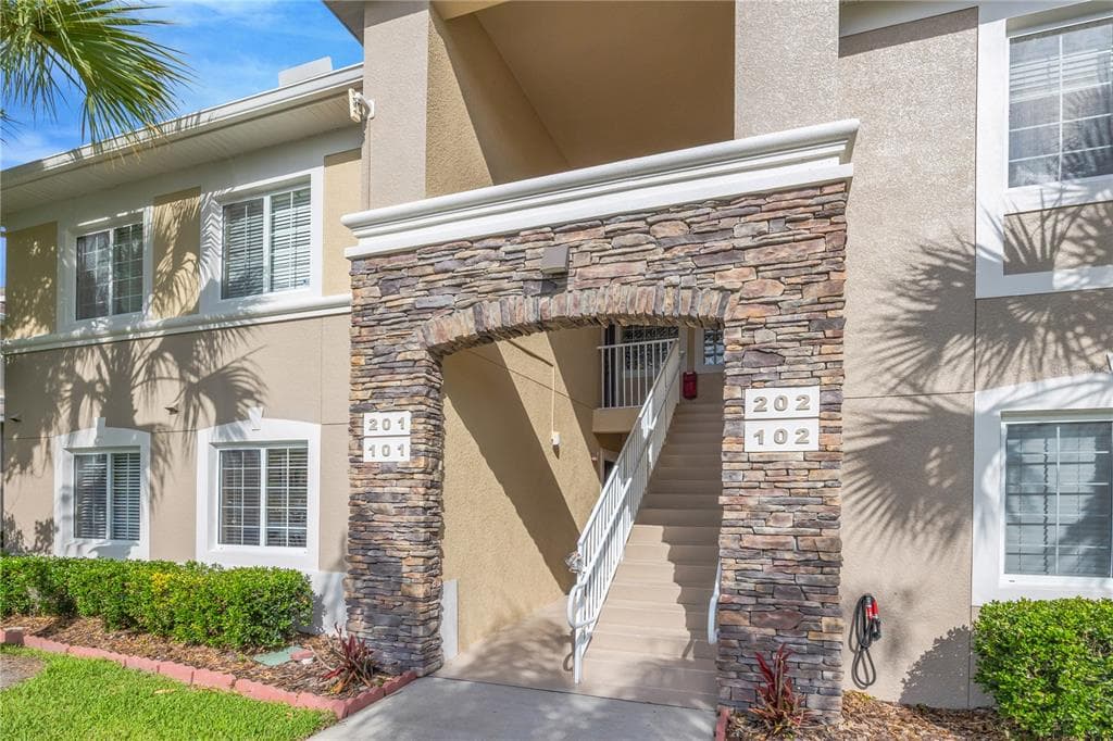 1231 GODAVARI WAY E UNIT 202 WESLEY CHAPEL, FL 33543