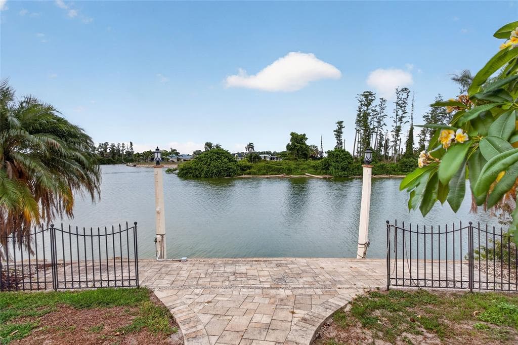 1411 JACOBSON CIRCLE SUN CITY CENTER, FL 33573