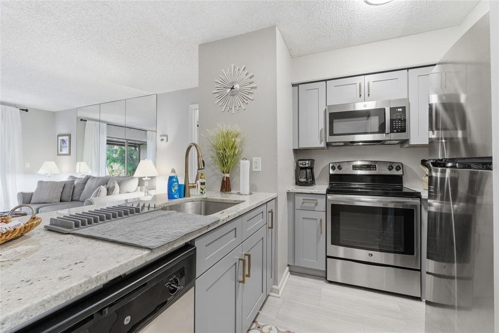 6046 TOPHER TRAIL UNIT 6046 MULBERRY, FL 33860
