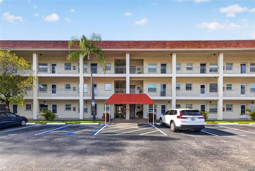 4000 3RD STREET N UNIT 304 ST PETERSBURG, FL 33703
