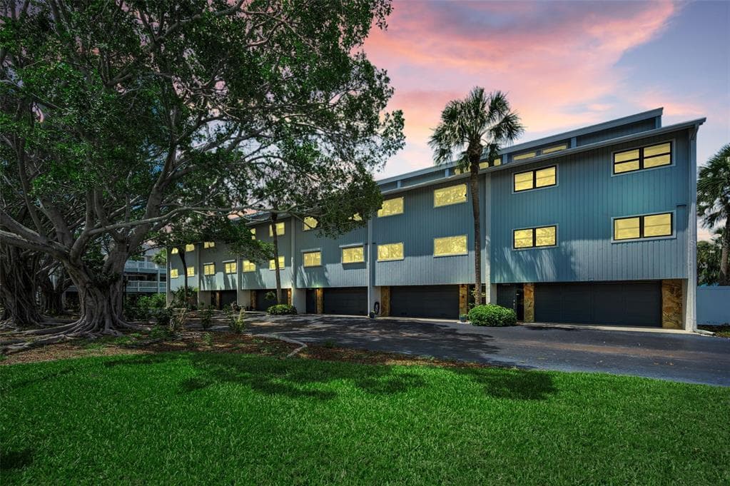 12208 2ND STREET E UNIT 602 ST PETERSBURG, FL 33706