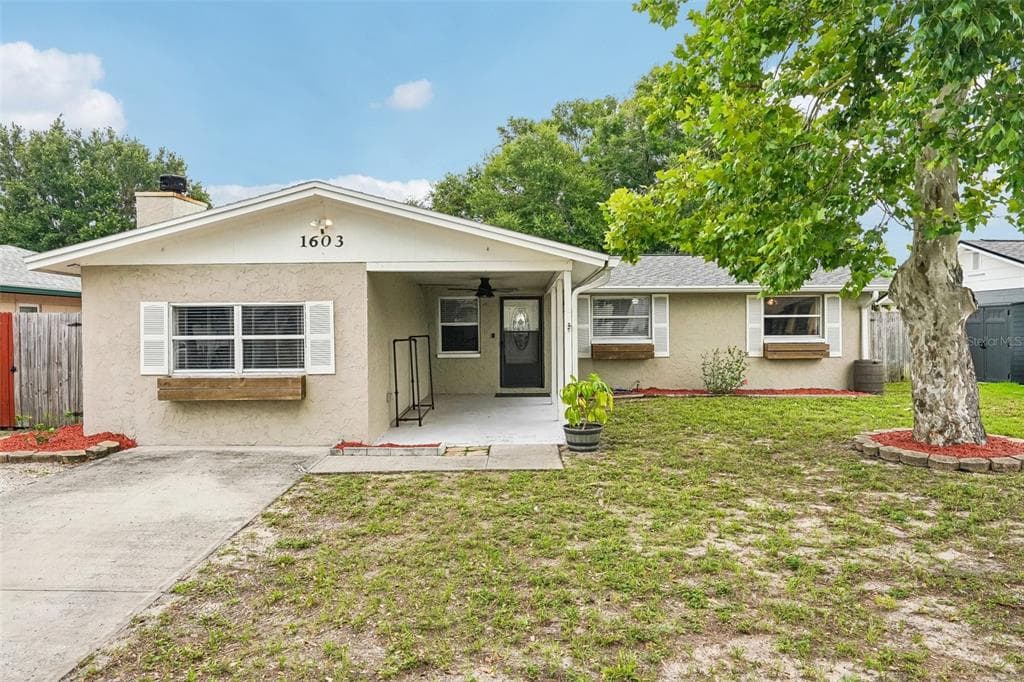 1603 FOX RUN DRIVE TARPON SPRINGS, FL 34689