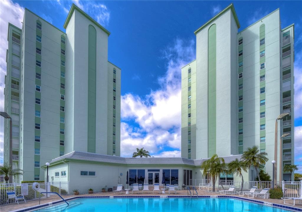 400 64TH AVENUE UNIT 1006 ST PETE BEACH, FL 33706