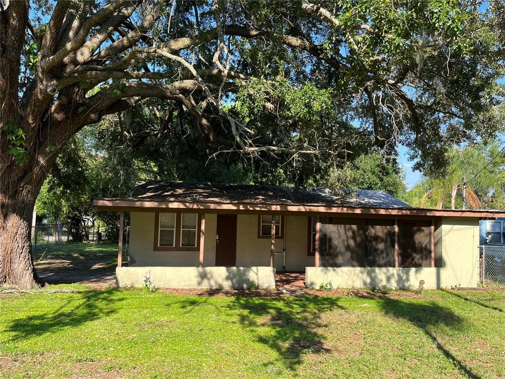 313 S PALM AVENUE FROSTPROOF, FL 33843
