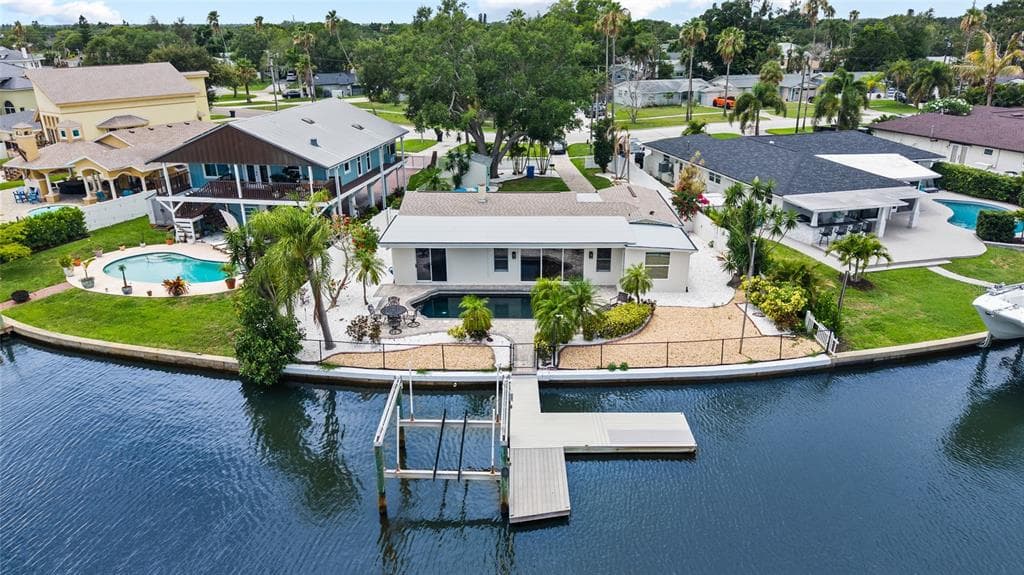 5541 BAYOU GRANDE BOULEVARD NE ST PETERSBURG, FL 33703