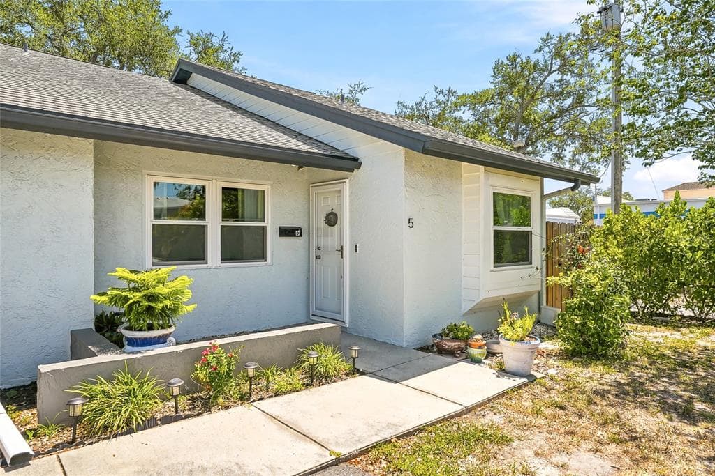 366 47TH AVENUE N UNIT 5 ST PETERSBURG, FL 33703