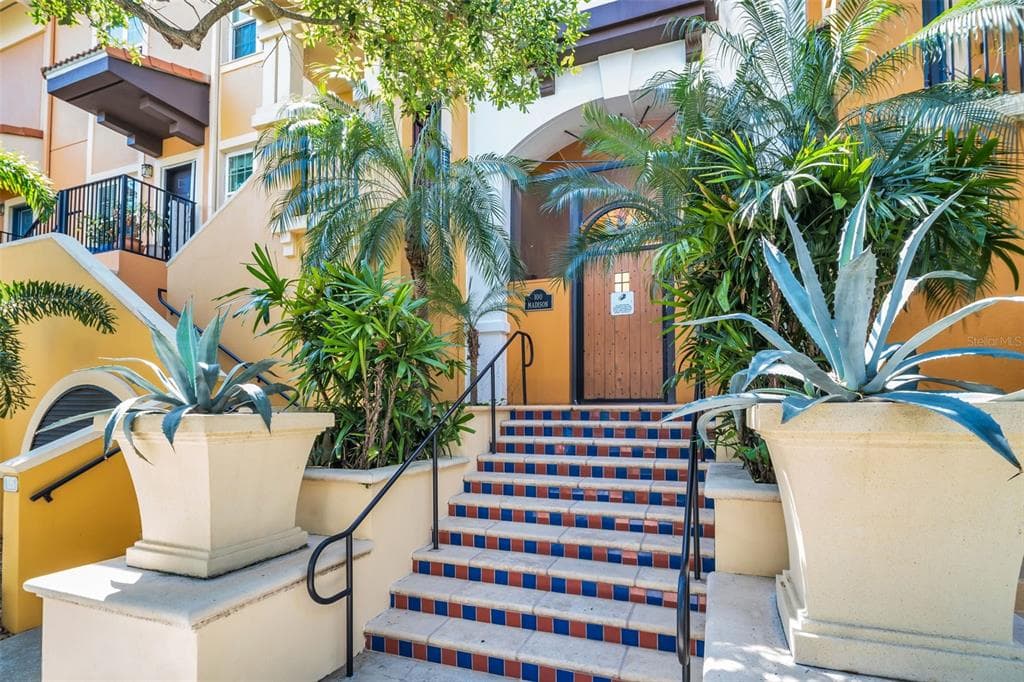 100 4TH AVENUE S UNIT 212 ST PETERSBURG, FL 33701