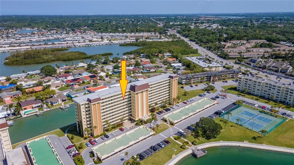 4725 COVE CIRCLE UNIT 804 ST PETERSBURG, FL 33708
