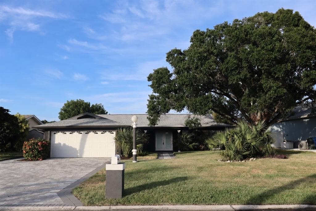 1019 SPINDLE PALM WAY