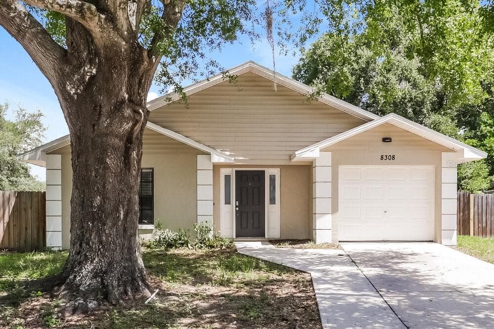 8308 HEDGEWAY PLACE TAMPA, FL 33637