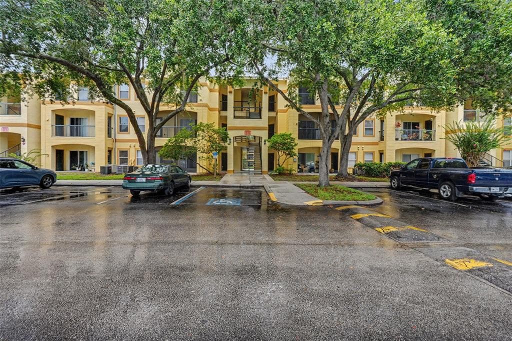 5602 PINNACLE HEIGHTS CIRCLE UNIT 108 TAMPA, FL 33624