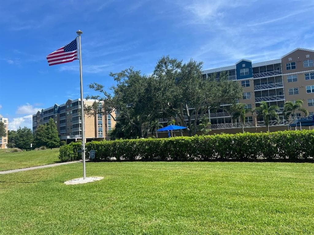 960 STARKEY ROAD UNIT 10305